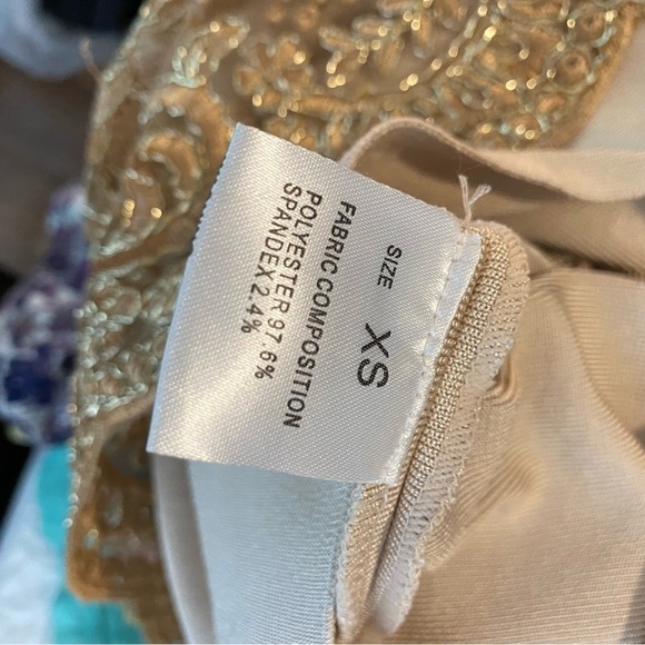 Gold Embroidered Halter Mini Dress Scalloped Hem Size XS (Gold-Beige) - Picture 6 of 10
